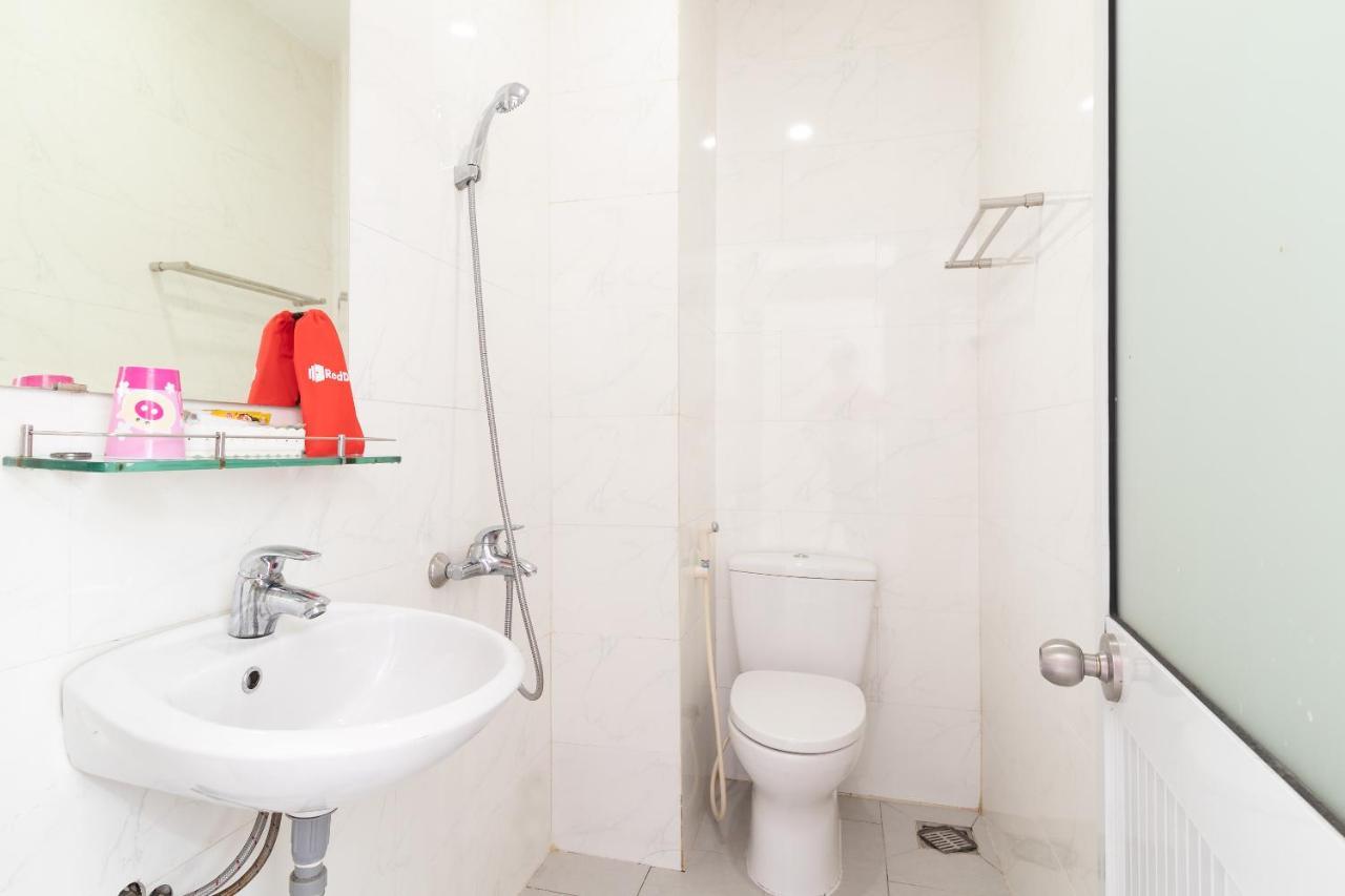 Khách sạn Reddoorz Near Tran Nao Street 2*